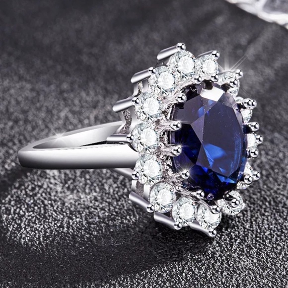 2.6 CT Blue Sapphire Ring - Picture 2 of 5